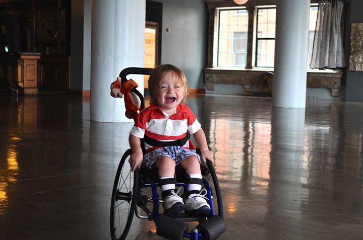 kaden niño silla de ruedas