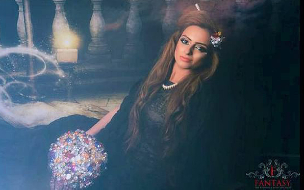 modelo musulmana Nadia Menaz se suicida