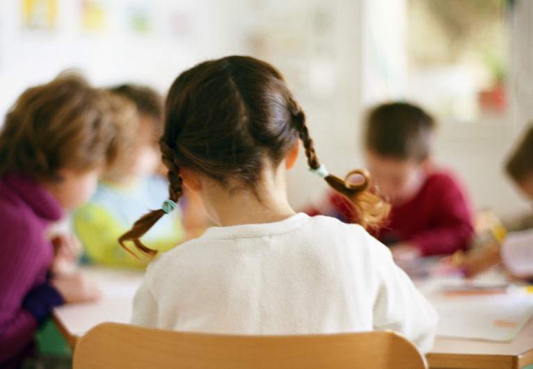 Un colegio elimina del anuario la foto de una alumna con Síndrome de Down