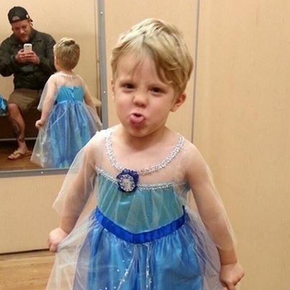 Este niño disfrazado Elsa, de 'Frozen', conquista internet