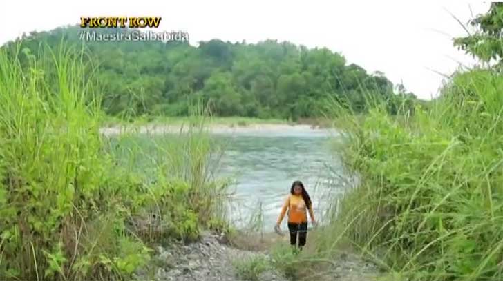 profesora cruza rios y anda dos horas