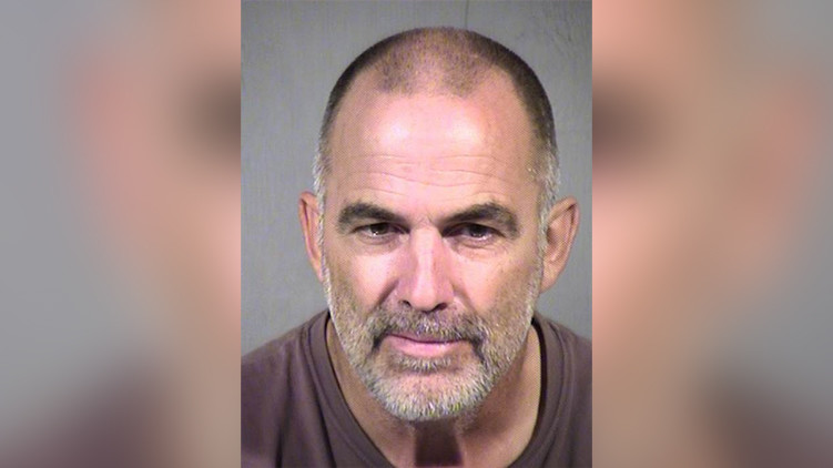 da a su nieta un arma