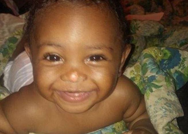 Tres niños matan a su hermana de 19 meses quemándola en el horno