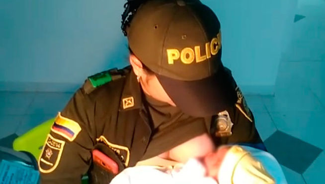 policia amamanta a bebe abandonado