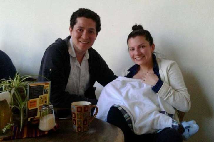 “Si tienes que amamantar a tu bebé, pasa y pide una bebida gratis”