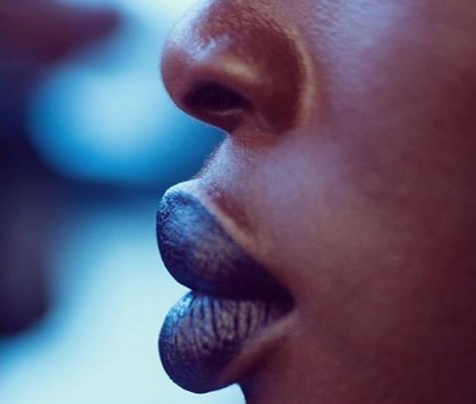 Comentarios racistas a la marca de cosméticos MAC por esta foto