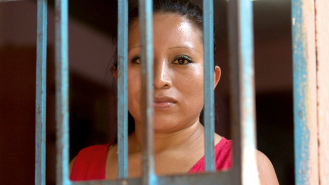Condenada a 30 años de cárcel por perder a su hijo en el parto