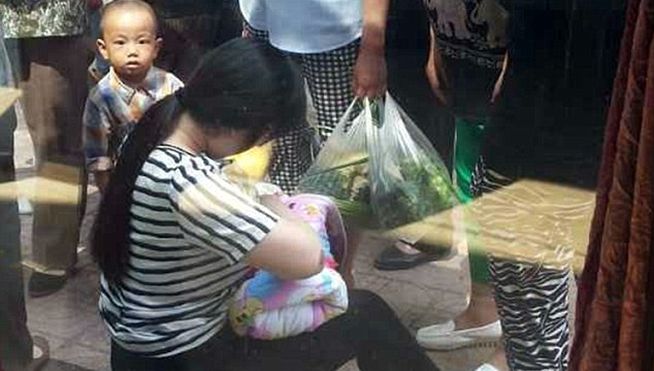 amamanta a bebe abandonado