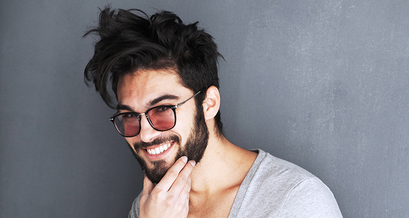 ¿Nos resultan más atractivos los hombres que sonríen? No siempre