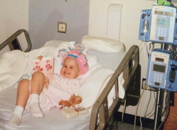 enfermera en el hospital donde la curaron de cáncer