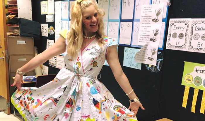 profesora vestido alumnos