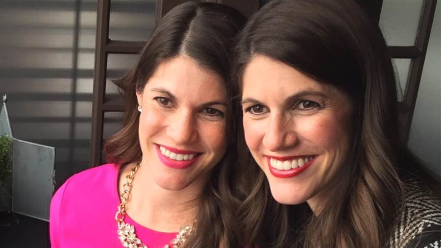 gemelas dan a luz a la vez