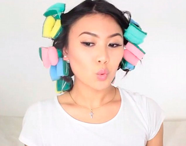 rizar pelo con estropajos