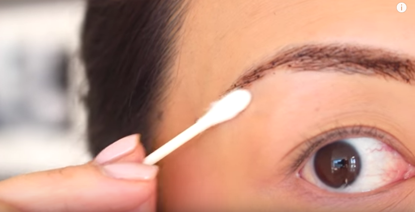 El asombroso truco para teñir cejas de forma natural