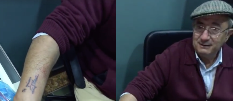 Un hombre se tatúa el “te quiero” que su esposa le escribió hace 50 años