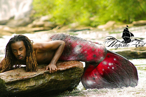 hombre que vive como una sirena