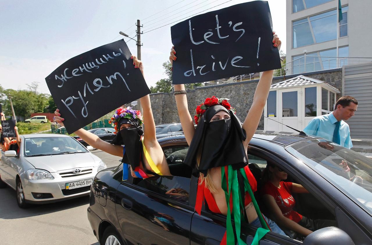 Este es el único país que ha prohibido conducir a las mujeres