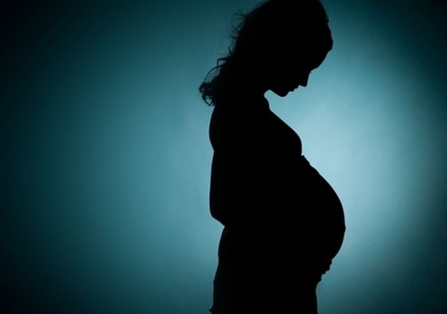 Una mujer acusa a su marido de violarla cuando se puso de parto