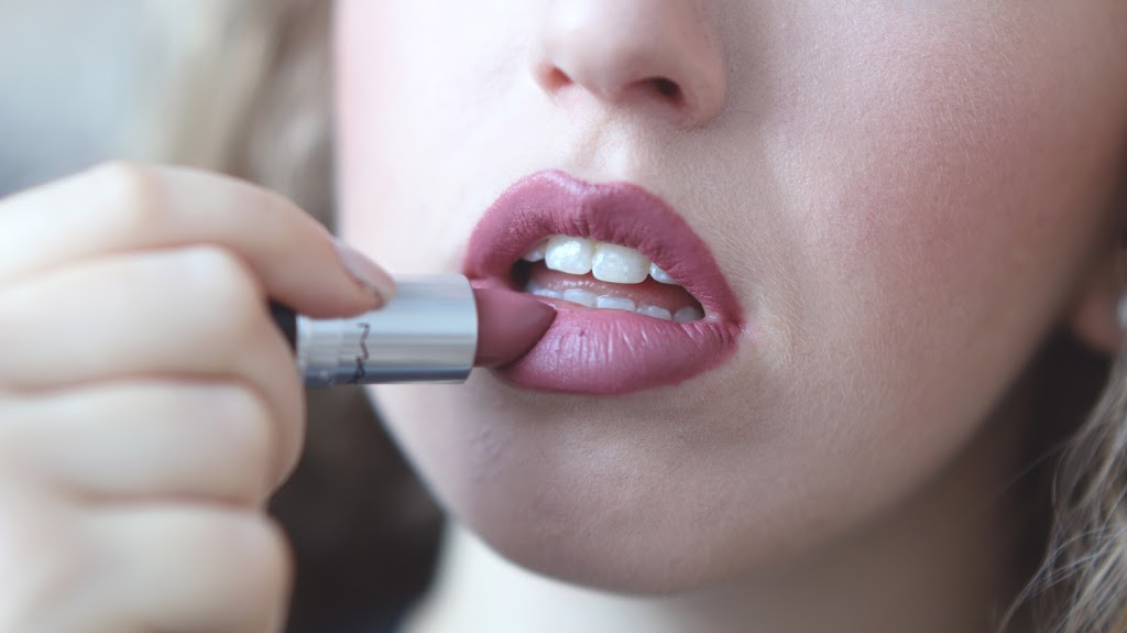 trucos para que el labial dure todo el dia