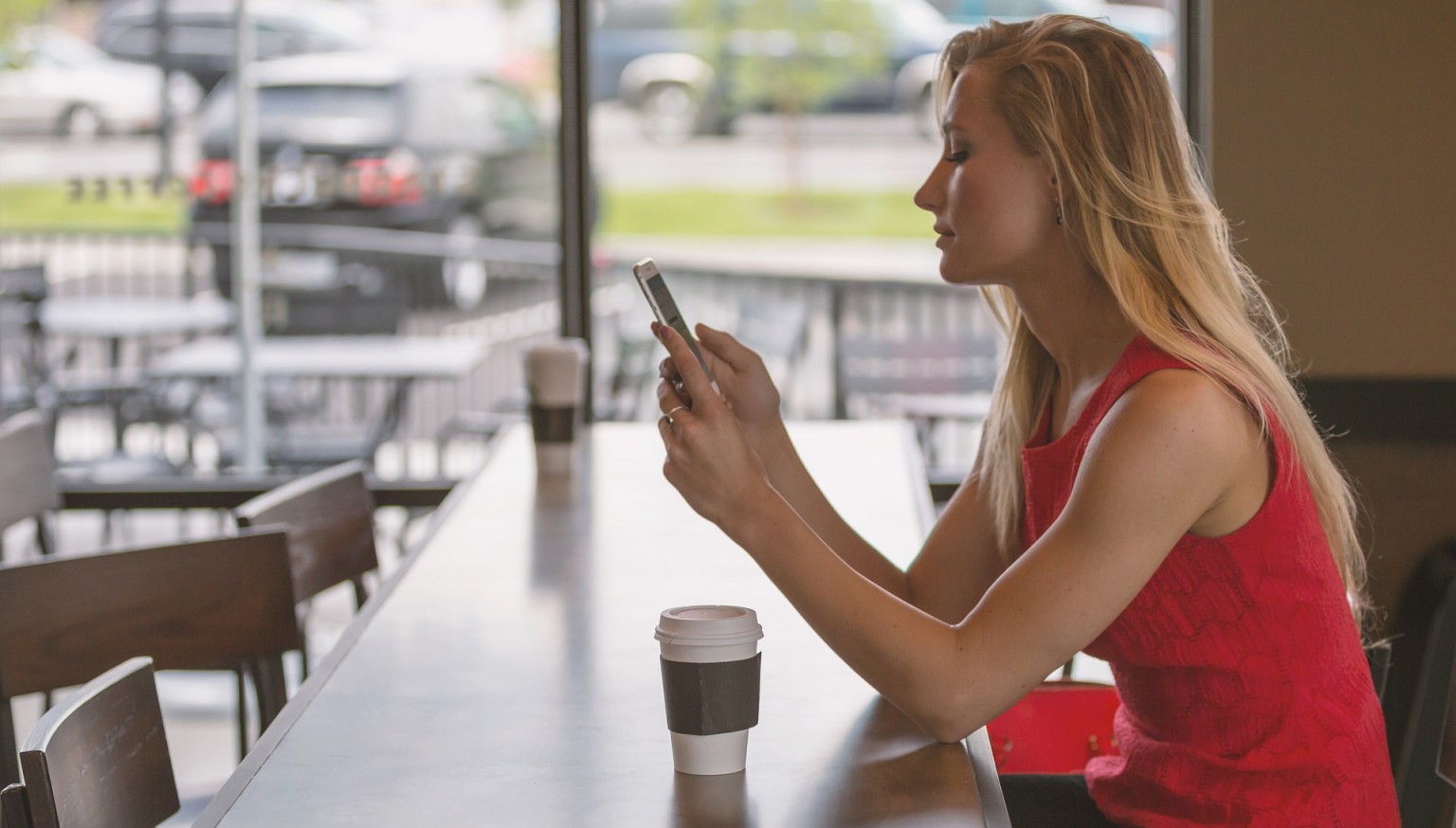 Este es el motivo por el que no encuentras hombre muy guapos en Tinder