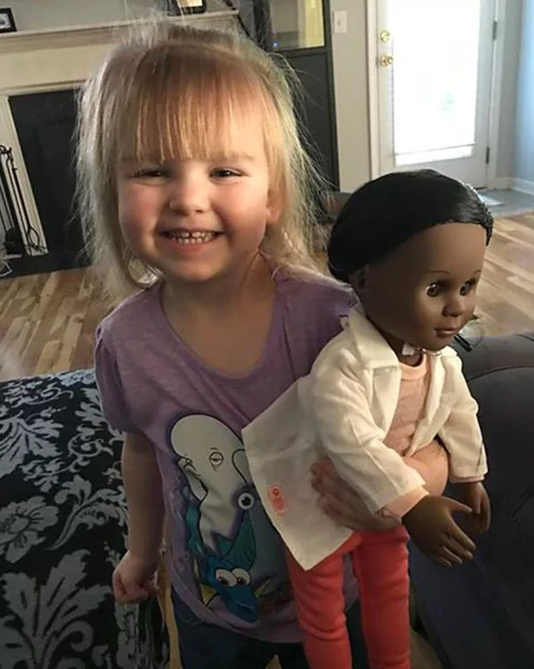 niña muñeca negra