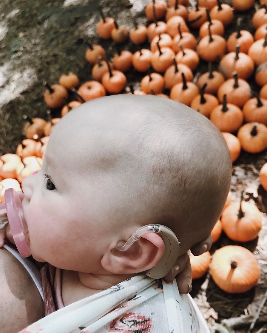 bebe oye a su madre por primera vez 