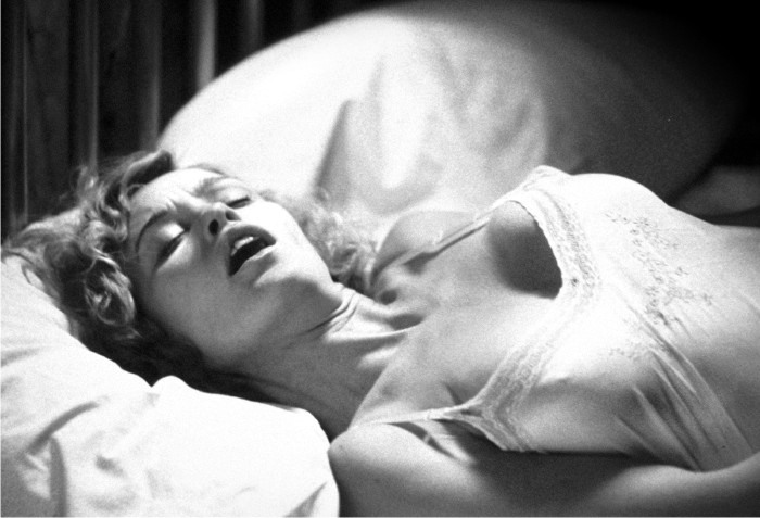 Las mujeres no solo se masturban en casa, también en el coche o el trabajo