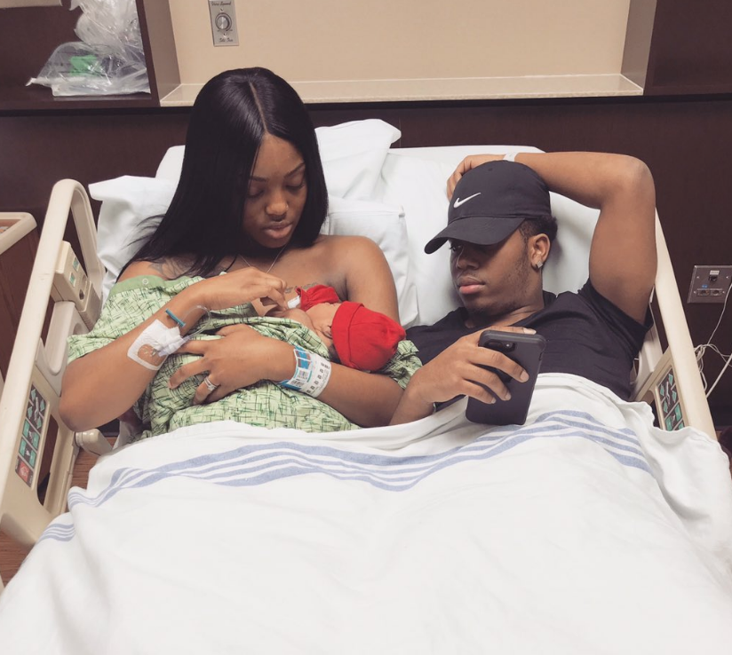 universitaria estudiando en el parto