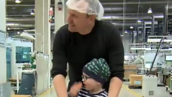 donan horas libres a padre viudo