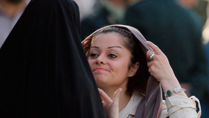 dos años de prision por quitarse el velo