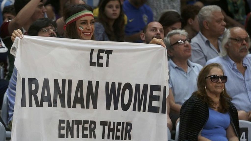 mujeres detenidas por ir al futbol 
