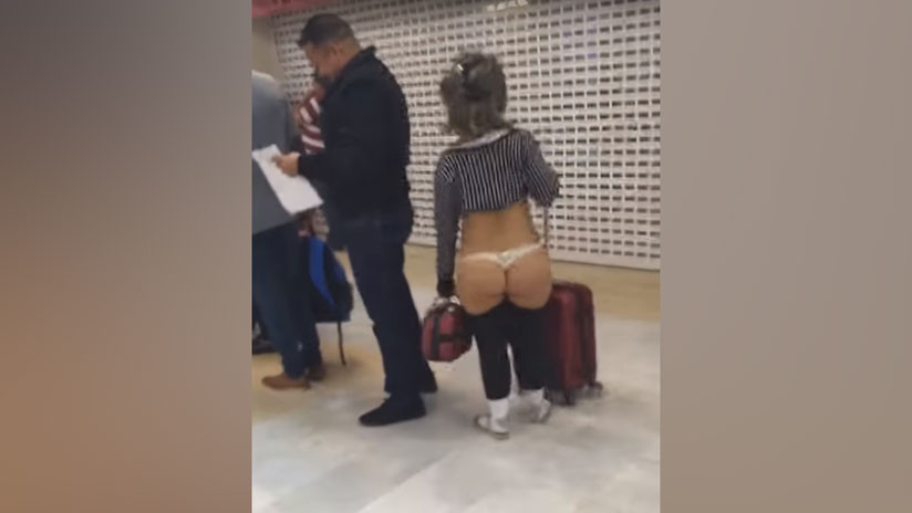mujer tanga aeropuerto 