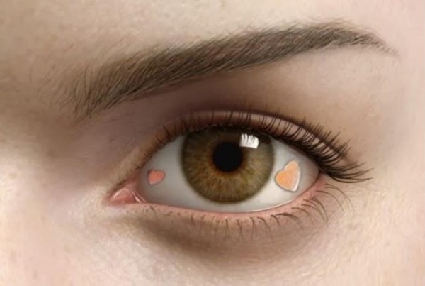 peligrosa tendencia joyas en los ojos