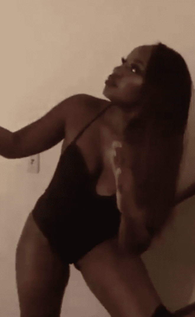 FInge ser una muñeca sexual Un truco divertido (y sin sentido) para justificar una infidelidad.