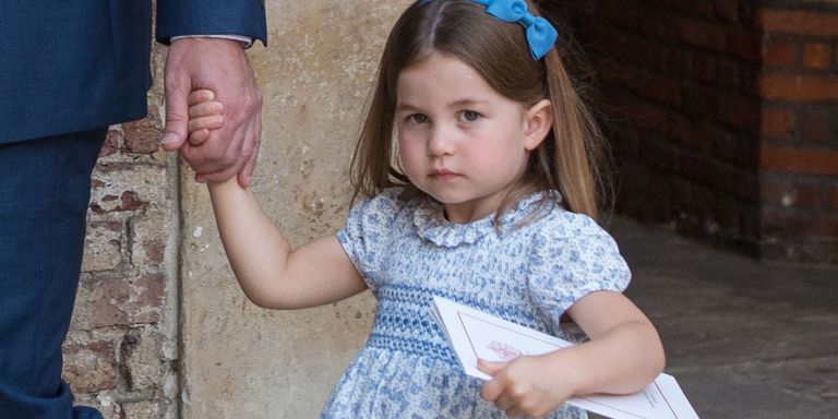 La segunda hija de los Duques de Cambridge da un corte a los paparazzi.