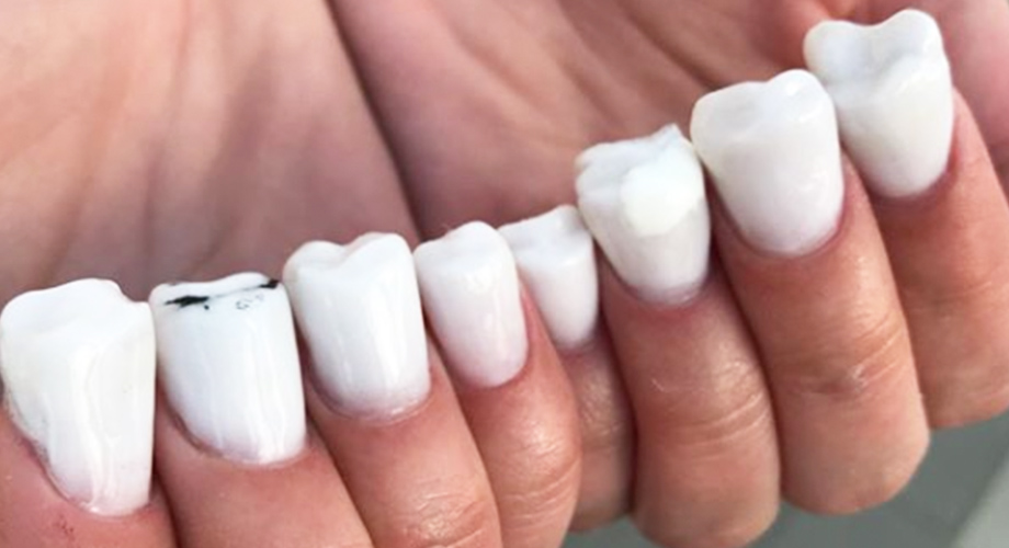 manicura hormigas vivas