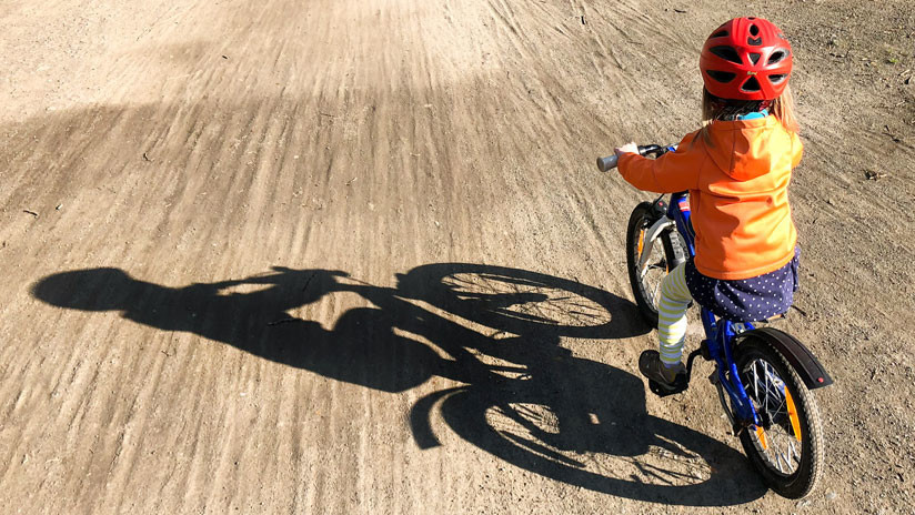Fast & Furious: niña en bicicleta gana a la policía  