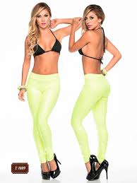 Una madre católica dice que los LEGGINGS provocan a los hombres