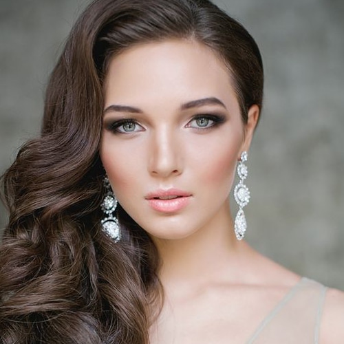 15 hermosos peinados para damas de honor 7