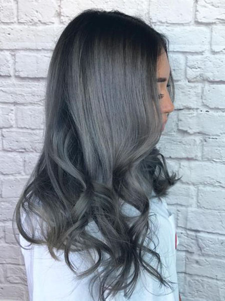 20 ideas de color de pelo de plata para las mujeres atrevidas 10
