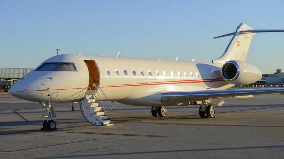 2 MUJERES alquilan un avión para LLEGAR A TIEMPO