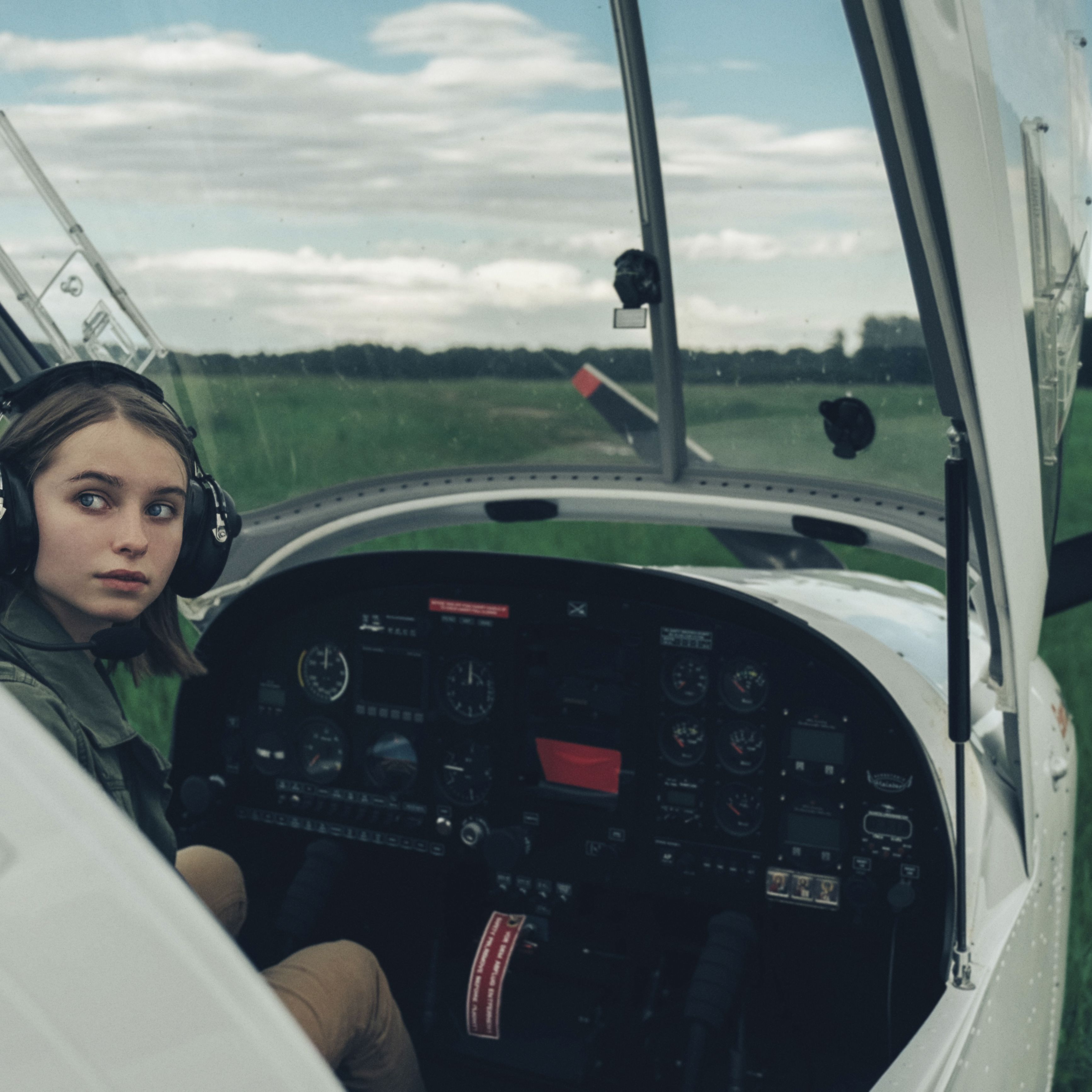 2 MUJERES alquilan un avión para LLEGAR A TIEMPO