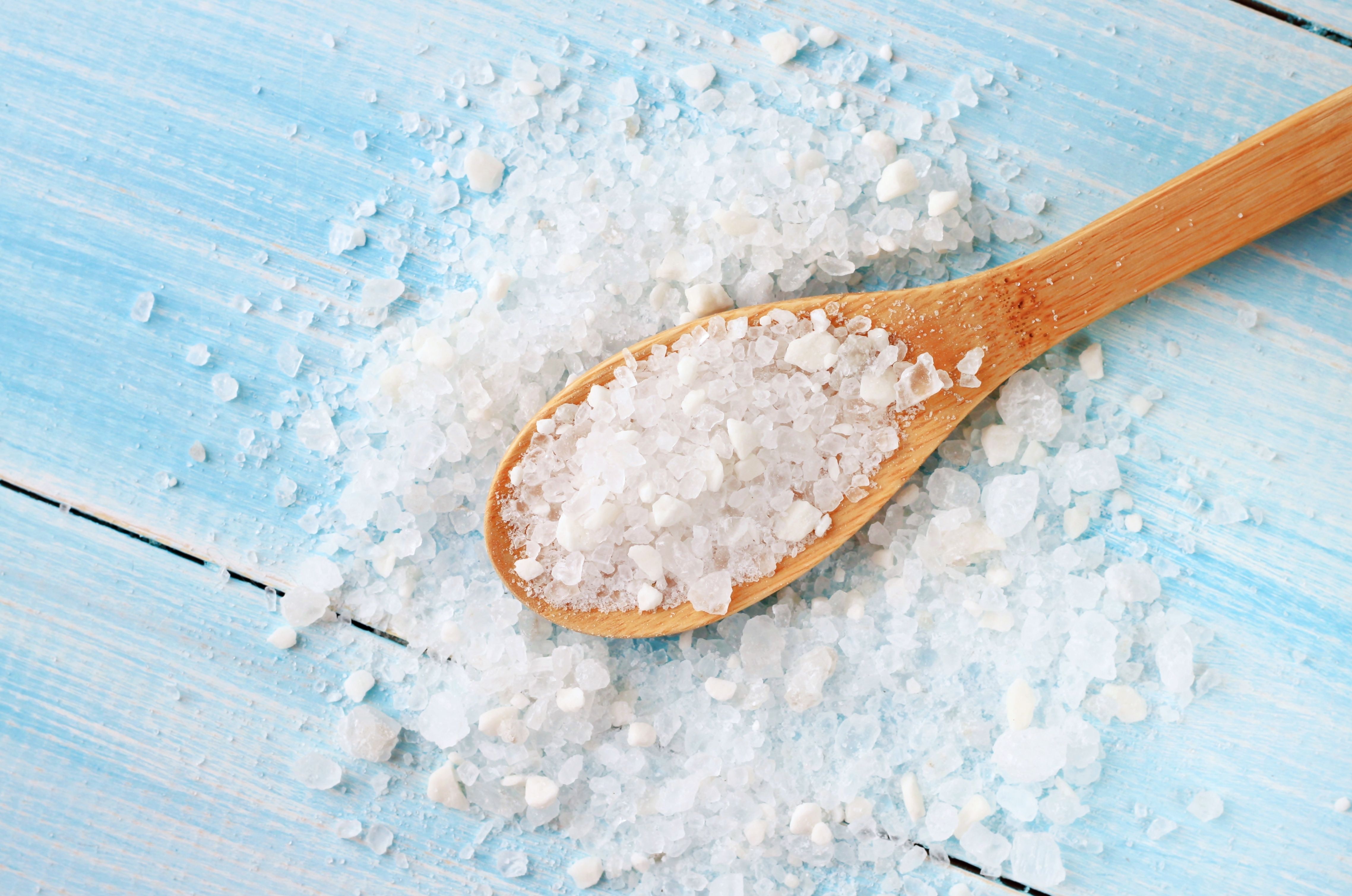 Esto es lo que sucede si usted come demasiada sal, de acuerdo con los nutricionistas