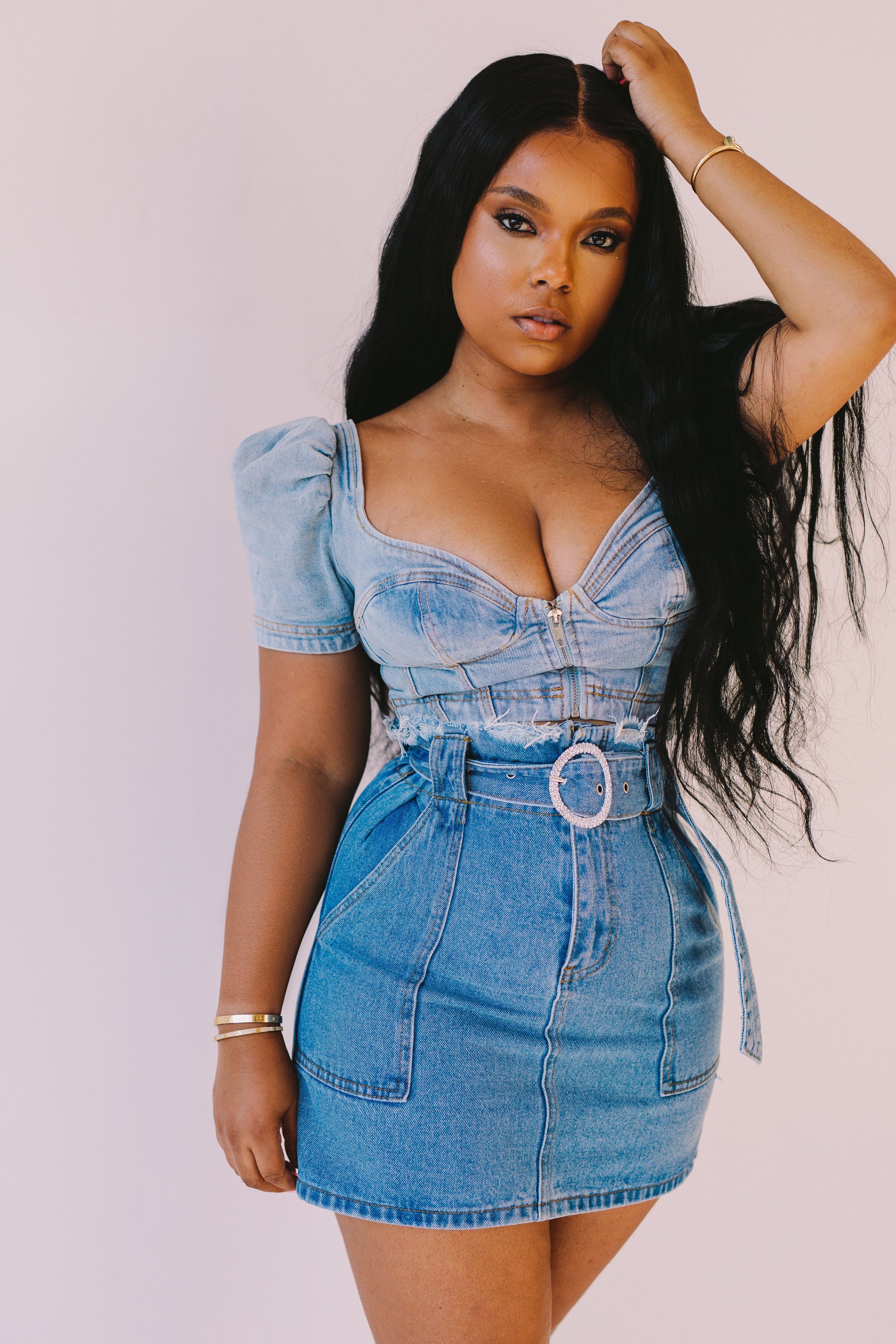 15 faldas de Jean que son fáciles, elegantes y lo más importante, cómodas.