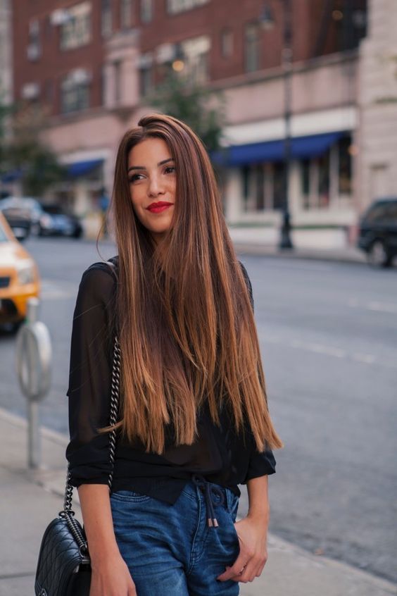 mujer con el pelo liso mujer con el pelo liso