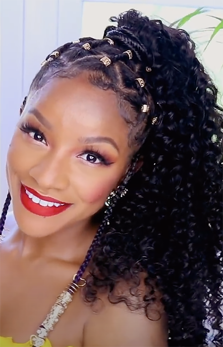 15 Bonitos y divertidos peinados con bandas de goma></p><p></p><p>Puedes abrazar los peinados con bandas elásticas mientras sigues mostrando tus grandes y saltarines rizos. El contraste entre las bandas elásticas planas y el volumen del resto de tu cabello hará que las cabezas se vuelvan y te conviertan en el centro de atención. Una opción linda y lista para el festival es combinar un patrón de bandas elásticas entrecruzadas con el cabello rizado. El peinado no sólo es divertido y fresco, con un aire de los años 90, sino que también enmarca tu cara de forma que tus rasgos no se pierdan detrás del <a href=