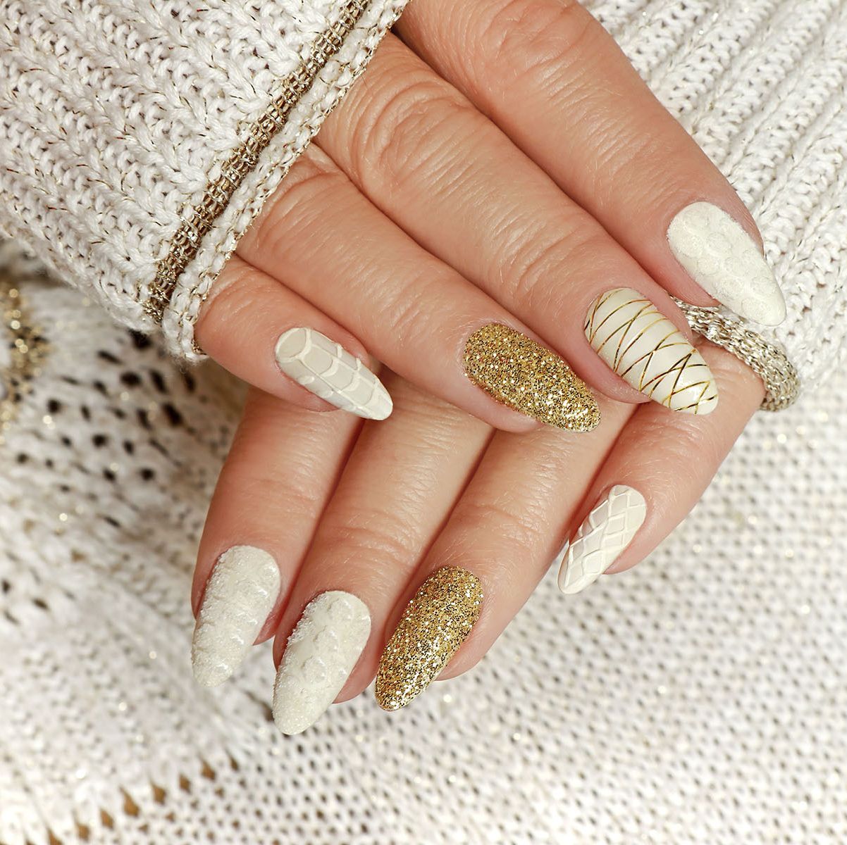 20 magníficos diseños de uñas de invierno para alegrar la temporada