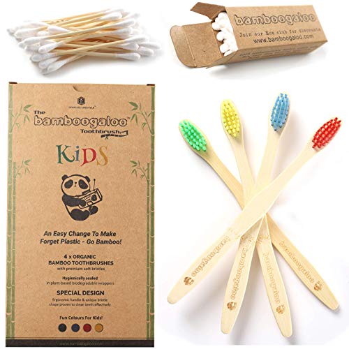 BAMBOOGALOO Orgánico Cepillos de Dientes de Bambú para Niños - Paquete de 4 con Gratis Ecológico Bastoncillos de Algodón de Bambú - Cepillo de Dientes de Madera Natural para Bebe, Infantil, Niños