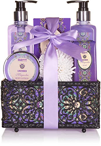 BRUBAKER Cosmetics Set de Baño y Ducha"Lavender & Magnolia" - Fragancia Lavanda Magnolia - Set de regalo 7 piezas en cesta decorativa