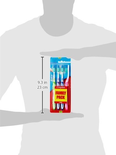 Cepillo de dientes Colgate Extra Clean medio, limpia alcanzando hasta los dientes posteriores
